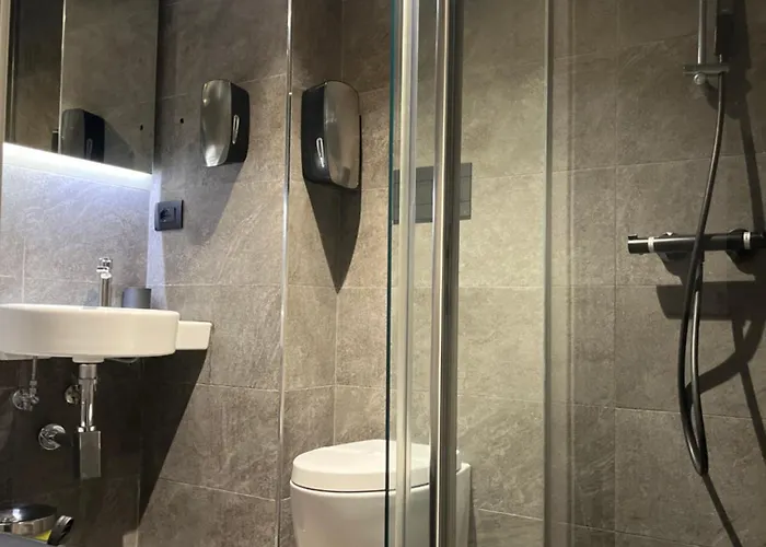 Cinecitta Luxury Oda ve Kahvaltı 3*